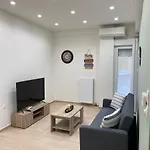 Great Alexander Street, Apartment Larissa