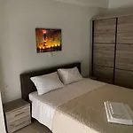 Great Alexander Street, Apartment