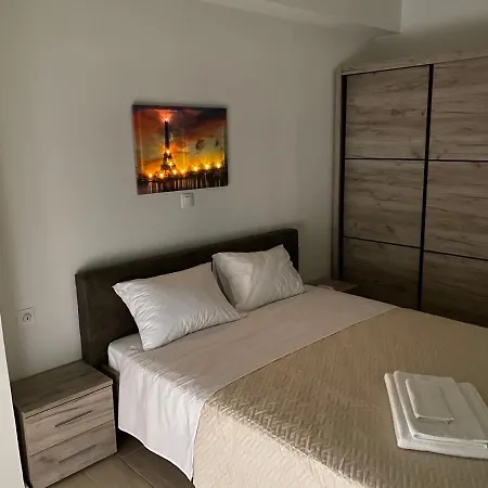 Great Alexander Street, Appartement