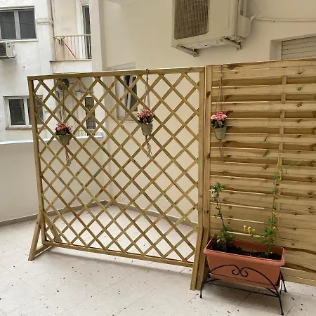 Great Alexander Street, Appartement