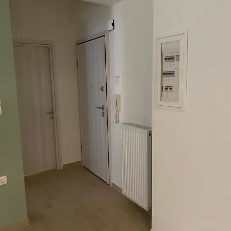 Great Alexander Street, Appartement Larissa