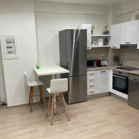 Great Alexander Street, Apartment