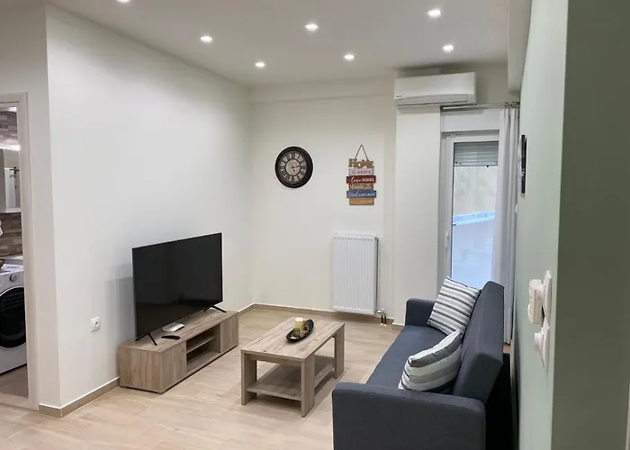 Great Alexander Street, Apartment Larissa