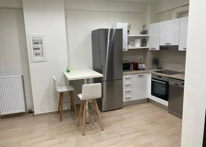 Great Alexander Street, Apartment