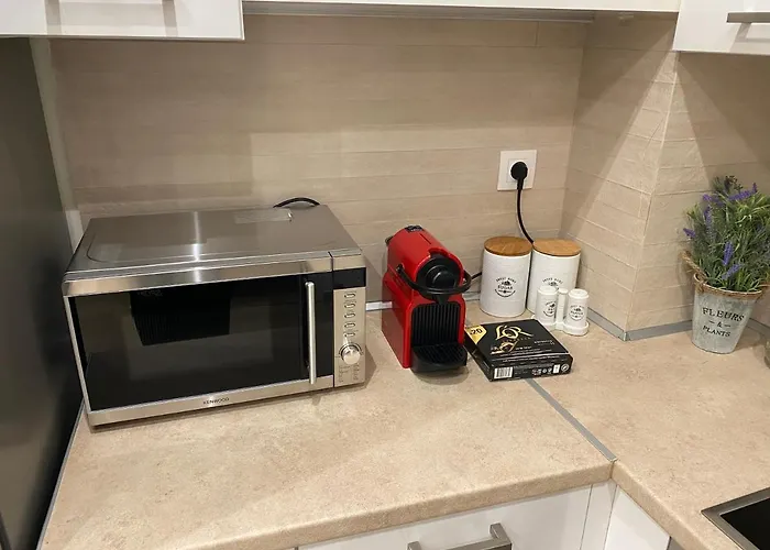 Great Alexander Street, *